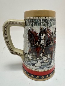 lot 8 image: Anheuser-Busch Budweiser Beer 1988 Collectors Series Stein