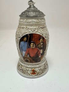 lot 21 image: Anheuser-Busch Collectors Club 1998 Membership Stein
