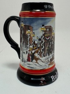 lot 44 image: Anheuser-Busch Budweiser 1992 Collectors Series Stein