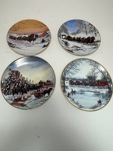 lot 45 image: Lot of (4) Anheuser-Busch Budweiser World Famous Clydesdales Collectable Plates