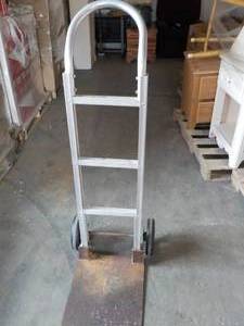 lot 30 image: Heavy Duty Dolly...