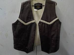 lot 61 image: Western Outdoor Leather Vest size L...