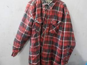 lot 62 image: Wilderness size 2XL Lined Fabric Sh...