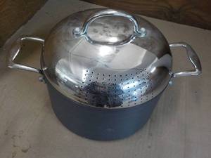 lot 138 image: Cooks Essential Pot with Cover...