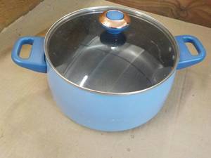 lot 139 image: Cooks Essential Pot with Cover...