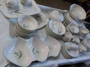 lot 141 image: True Porcelain Winfield Hand Crafte...