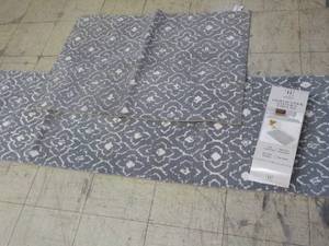 lot 163 image: Hudson Living Tahara Runner and Acc...