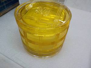 lot 175 image: Sun Kissed 18 oz Lemon Scented Cand...