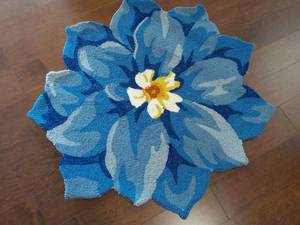 lot 170 image: Plow and Hearth Blue Hydrangea Flow...