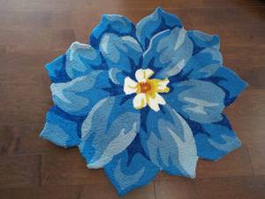 lot 171 image: Plow and Hearth Blue Hydrangea Flow...