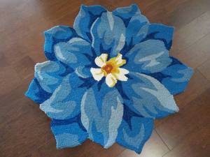 lot 172 image: Plow and Hearth Blue Hydrangea Flow...