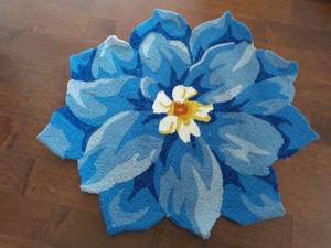 lot 173 image: Plow and Hearth Blue Hydrangea Flow...