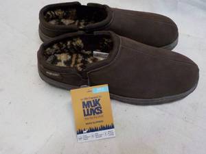 lot 212 image: Muk Luks size 12 mens Slippers...