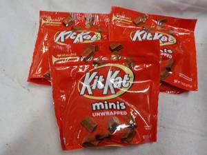 lot 235 image: 3 ct 7.6 oz bags Kit Kat Minis...