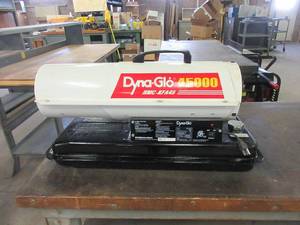 lot 207 image: DYNA GLOW 45,000 KEROSENE HEATER
