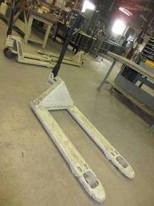 lot 215 image: CROWN PALLET JACK