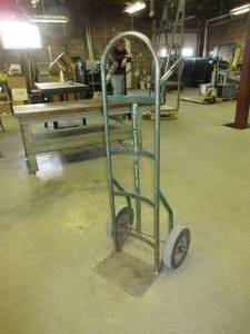 lot 221 image: HEAVY DUTY HAND TRUCK WITH HARD RUBBER TIRES