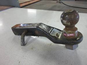 lot 225 image: ULTRA TOW TRAILER HITCH