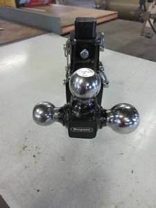lot 228 image: BUYERS TRAILER HITCH WITH 3 BALLS AND ADJUSTABLE DROP