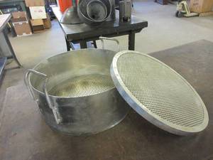 lot 239 image: STAINLESS STEEL DIP TANK