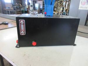 lot 248 image: HYDRAULIC OIL PUMP AND RESERVOIR - BRAND NEW