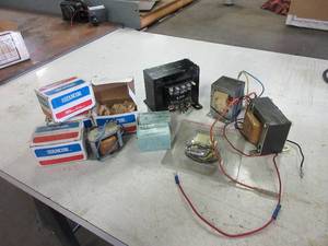 lot 321 image: SMALL MIXED TRANSFORMERS - SOME NEW SOME USED