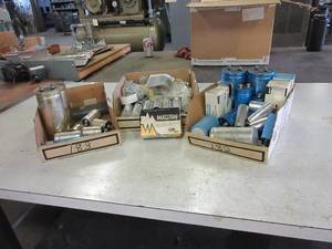 lot 325 image: ASSORTED CAPACITORS - SOME NEW, SOME USED.