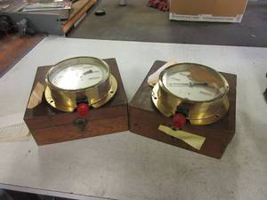 lot 340 image: US GAUGE, BRASS BODY PRESSURE GAUGES