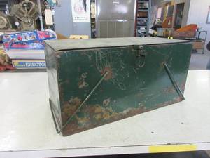 lot 371 image: GALVANIZED OLD TIME MILK BOX