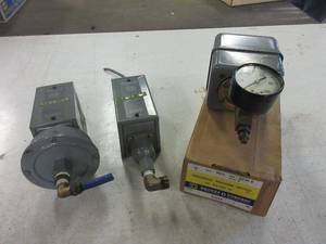 lot 372 image: PRESSURE SWITCHES