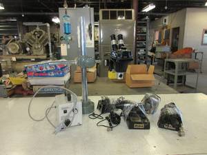 lot 379 image: BOSCH AND  LOMB STEREO MICROSCOPE AND LIGHT SOURCES