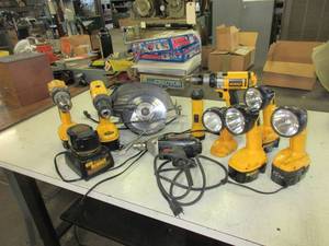lot 380 image: CORDED AND BATTERY OPERATED POWER TOOLS