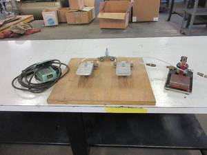 lot 385 image: PNEUMATIC FOOT SWITCHES