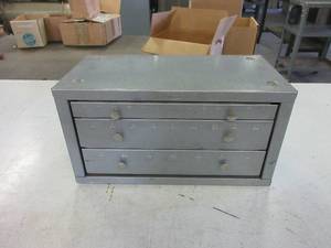 lot 387 image: FRACTIONAL DRILL BITS WITH HUOT DRILL DISPENSER CABINET - NEW