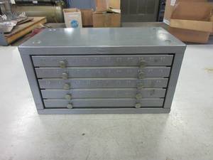 lot 389 image: NUMBERED DRILL BITS WITH HUOT DRILL DISPENSER CABINET - NEW