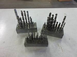 lot 391 image: FRACTIONAL AND NUMBERED DRILL BIT SETS IN HOLDERS