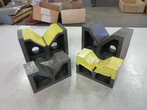 lot 408 image: CAST IRON V BLOCKS