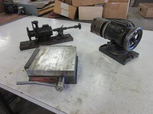 lot 415 image: MILLING MACHINE DIVIDING HEADS AND A MAGNETIC CHUCK