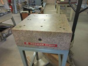 lot 423 image: GRANITE SURFACE PLATE ON A STEEL STAND
