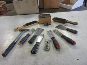 lot 443 image: UTILITY TOOLS