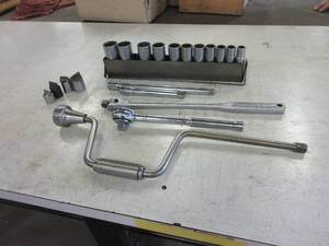 lot 450 image: CRAFTSMAN SOCKET SET 12 DRIVE