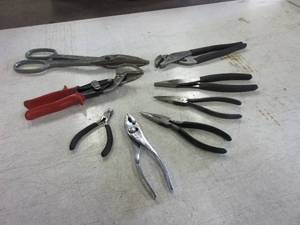 lot 454 image: ASSORTED PLIERS AND TIN SNIPS