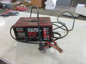 lot 469 image: CENTURY BATTERY CHARGER