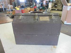 lot 480 image: KENNEDY TOOL BOX WITH CONTENTS