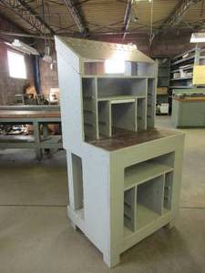 lot 276 image: WOODEN WORKBENCH WITH LIGHT
