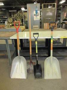 lot 518 image: SHOVELS