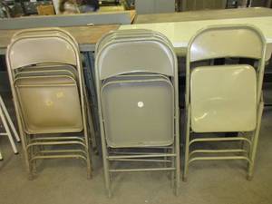lot 523 image: METAL FOLDING CHAIRS