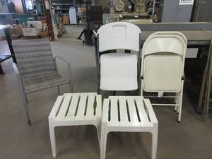 lot 524 image: PATIO FURNITURE AND FOLDING CHAIRS