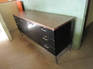 lot 538 image: METAL STORAGE CABINET