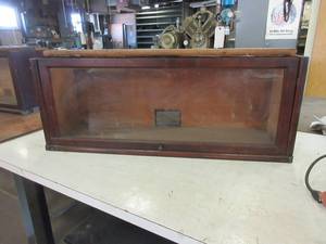 lot 542 image: GLOBE WARNICKE SECTIONAL BOOKCASE UNIT